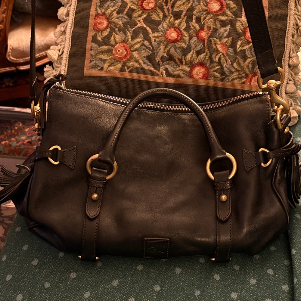 Dooney & Bourke Large Black Florentine Satchel in Excellent Condition